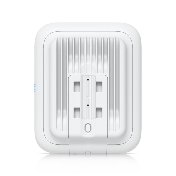 Ubiquiti U7 Outdoor, 4 Spatial Streams, 465 m²  Coverage, 200+ Devices, PoE+ Power, 2.5 GbE Uplink, Versatile Wall& Pole Mounting