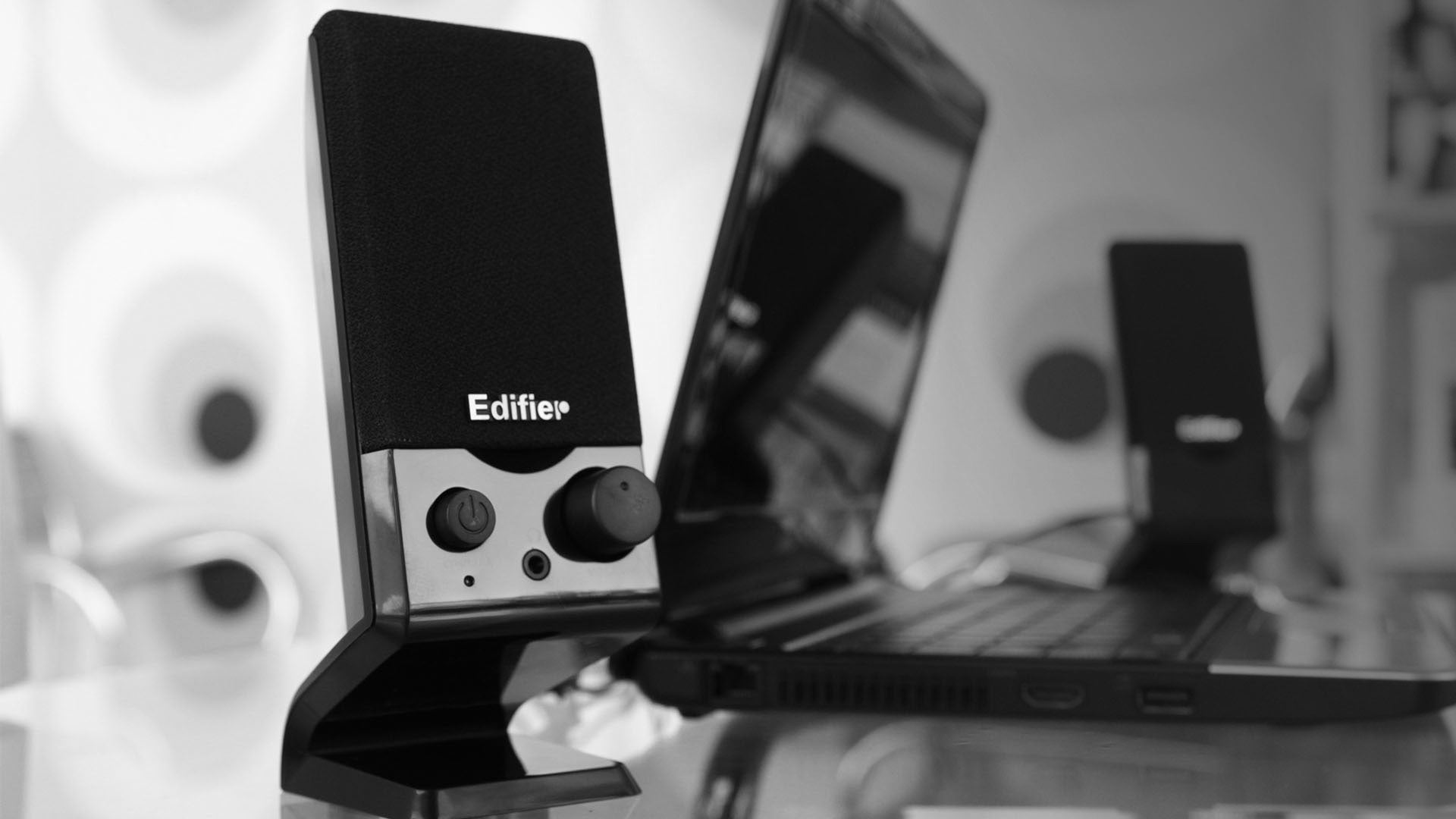 Edifier M1250 2.0 USB Powered Compact Multimedia Speakers - 3.5mm AUX/Flat Panel Design Satellites/Built in Power/Volume controls/Black - Image 3