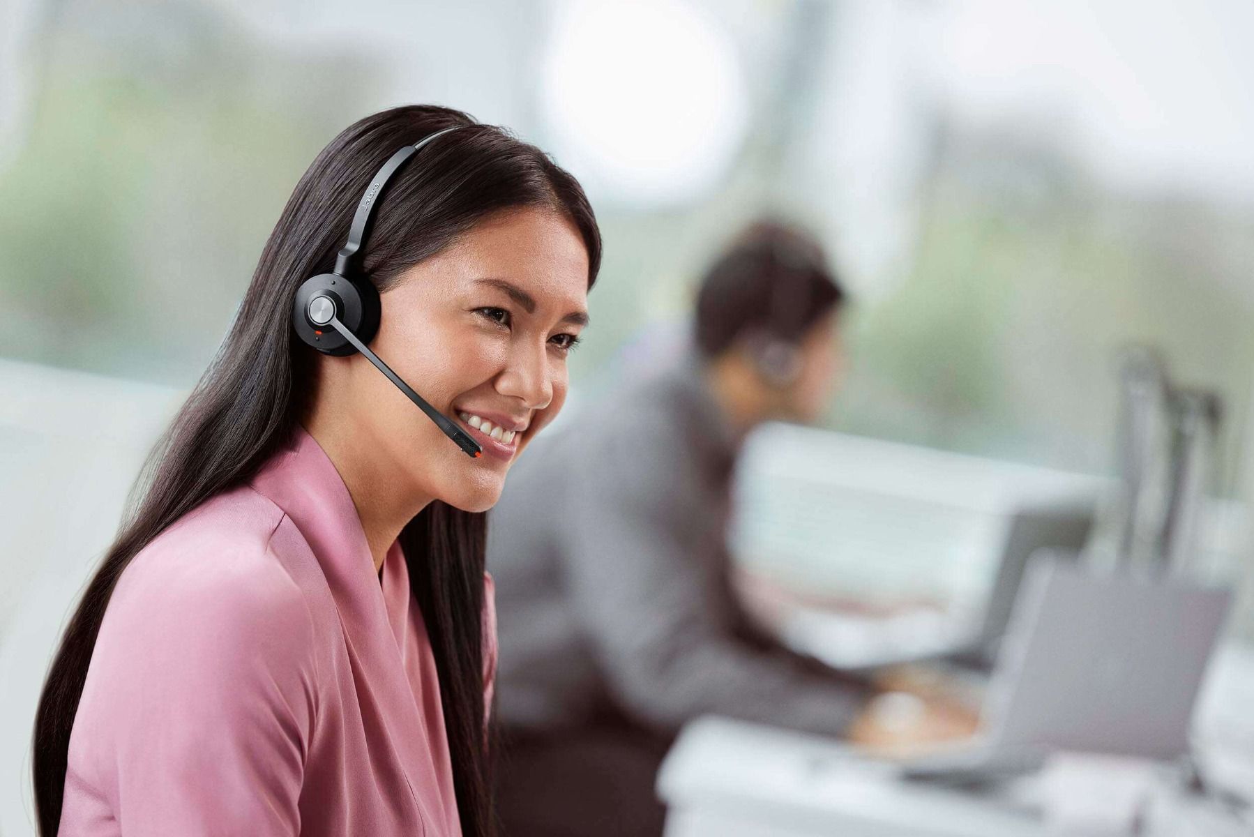 Jabra Engage 55 SE, Mono, Link400a, UC DECT Headset, 150m Wireless Range, Noise Cancelling, Flexible, Portable, Durable, Lightweight, Busylight - Image 3
