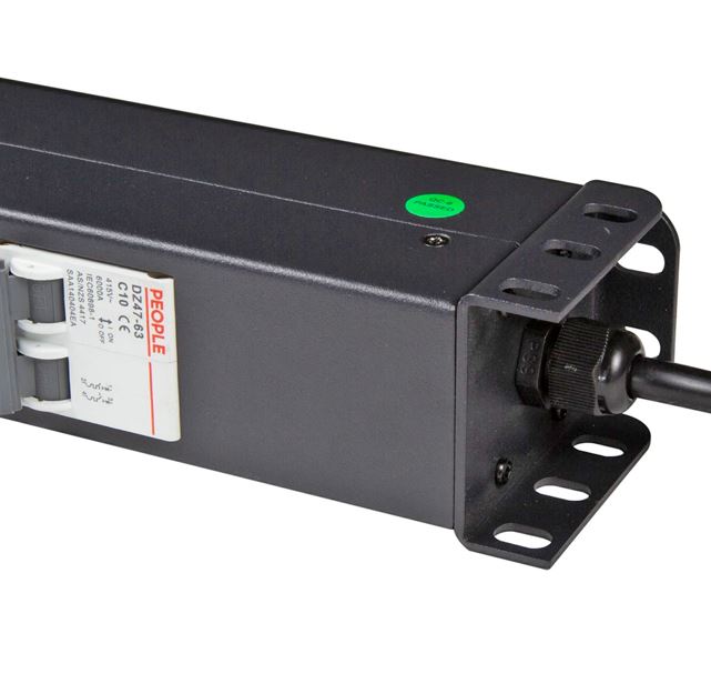 PowerShield Vertical PDU with IEC C20 Input, 10 x C13 outlets, provides reliable power distribution for vertical installations - Image 2